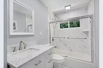 92 Rhode Island Avenue, Bay Shore, NY 11706 - Photo 11