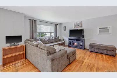 92 Rhode Island Avenue, Bay Shore, NY 11706 - Photo 3