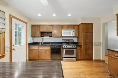5 Newport Court, Suffern, NY 10901 - Photo 13