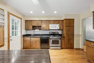 5 Newport Ct, Suffern, NY 10901 - Photo 13