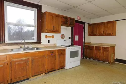 853 Salt Point Turnpike, Poughkeepsie, NY 12601 - Photo 5