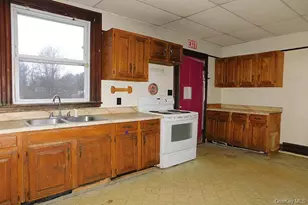 853 Salt Point Turnpike, Poughkeepsie, NY 12601 - Photo 5