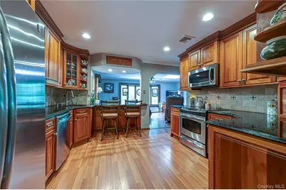 41 Oak Street, Smithtown, NY 11787 - Photo 9