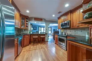 41 Oak St, Smithtown, NY 11787 - Photo 9