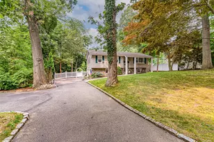 41 Oak St, Smithtown, NY 11787 - Photo 3