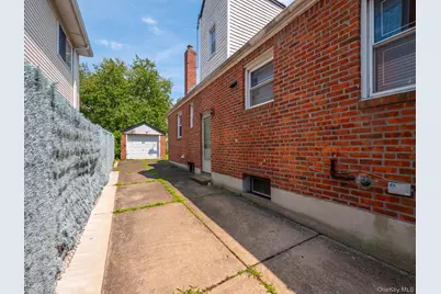 76-53 172nd Street, Fresh Meadows, NY 11366 - Photo 35