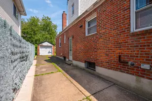 76-53 172nd St, Fresh Meadows, NY 11366 - Photo 35