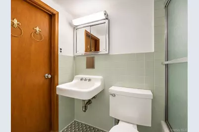 76-53 172nd Street, Fresh Meadows, NY 11366 - Photo 33