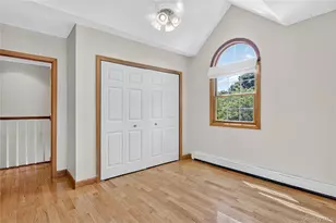 75 Maple St, Roslyn Heights, NY 11577 - Photo 23