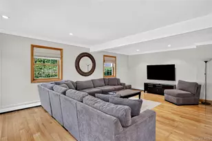 75 Maple St, Roslyn Heights, NY 11577 - Photo 7