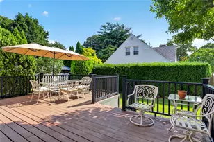 75 Maple St, Roslyn Heights, NY 11577 - Photo 3