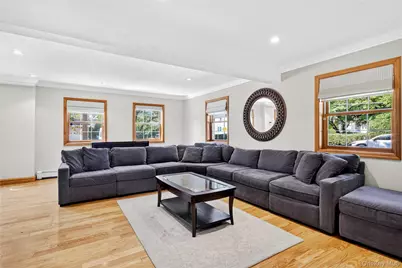 75 Maple Street, Roslyn Heights, NY 11577 - Photo 9