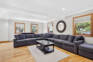 75 Maple St, Roslyn Heights, NY 11577 - Photo 9