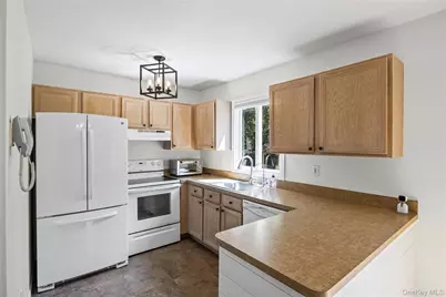 28 Roanoke Road, Sound Beach, NY 11789 - Photo 19
