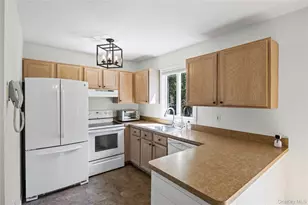 28 Roanoke Rd, Sound Beach, NY 11789 - Photo 19