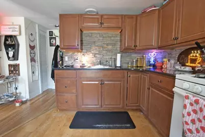 478 Marcy Avenue, Riverhead, NY 11901 - Photo 7