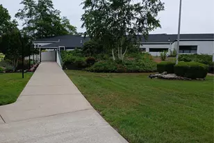 5127 Village Cir E, Manorville, NY 11949 - Photo 23