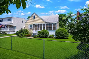 218 Venetian Blvd, Lindenhurst, NY 11757 - Photo 5