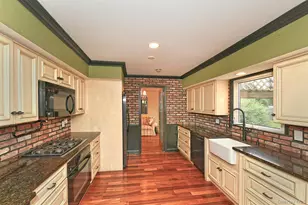 10 Linford Ln, Melville, NY 11747 - Photo 17