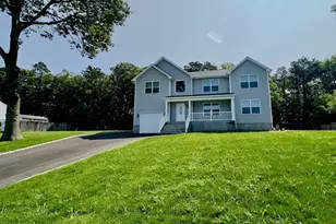 25 Walnut St, Coram, NY 11727 - Photo 17