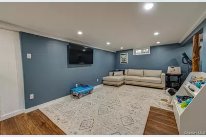 116 Railroad Avenue, Saint James, NY 11780 - Photo 17
