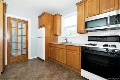 747 Pelhamdale Avenue #1, Pelham, NY 10803 - Photo 7