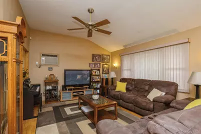 26 Dartmouth Drive, Deer Park, NY 11729 - Photo 11