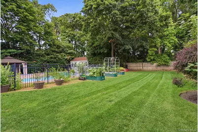 4 Patricks Way, Saint James, NY 11780 - Photo 7