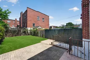 1061 E 218th St, Bronx, NY 10469 - Photo 11