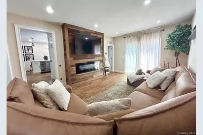 32 Morris Avenue, Patchogue, NY 11772 - Photo 19