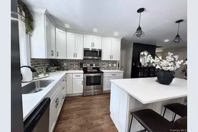 32 Morris Avenue, Patchogue, NY 11772 - Photo 5