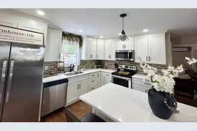 32 Morris Avenue, Patchogue, NY 11772 - Photo 5
