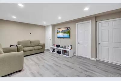 24 Fox Road, East Setauket, NY 11733 - Photo 33