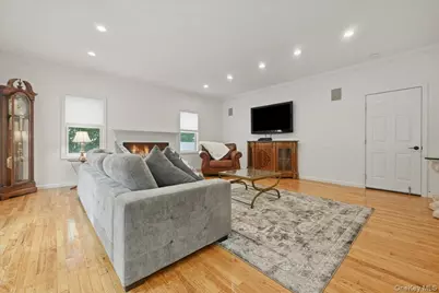 7 Laurel Lane, Old Westbury, NY 11568 - Photo 21