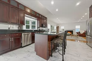 7 Laurel Ln, Old Westbury, NY 11568 - Photo 15