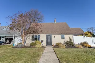 51 Butternut Ln, Levittown, NY 11756 - Photo 15