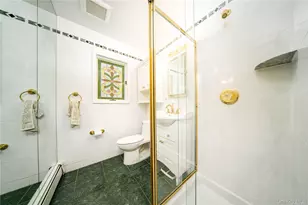 14 Beech Ct, Malverne, NY 11565 - Photo 15