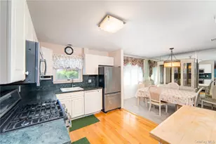 14 Beech Ct, Malverne, NY 11565 - Photo 7