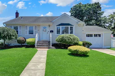 344 Tremont Road, Lindenhurst, NY 11757 - Photo 1
