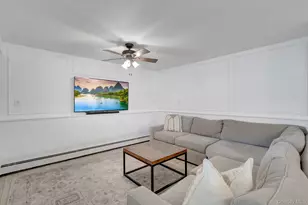 344 Tremont Rd, Lindenhurst, NY 11757 - Photo 9