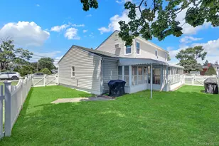 344 Tremont Rd, Lindenhurst, NY 11757 - Photo 23