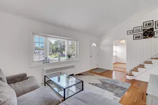 344 Tremont Rd, Lindenhurst, NY 11757 - Photo 3