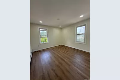 40 S Corona Avenue #2ND FLOOR, Valley Stream, NY 11580 - Photo 5