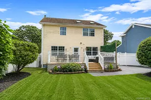 37 Champlin St, Ronkonkoma, NY 11779 - Photo 3