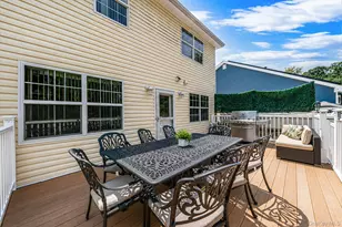 37 Champlin St, Ronkonkoma, NY 11779 - Photo 5