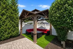 37 Champlin St, Ronkonkoma, NY 11779 - Photo 11