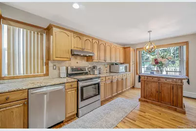 37 Champlin Street, Ronkonkoma, NY 11779 - Photo 15