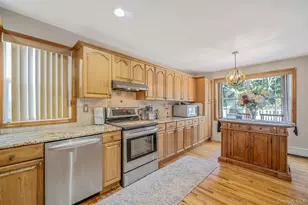 37 Champlin St, Ronkonkoma, NY 11779 - Photo 15