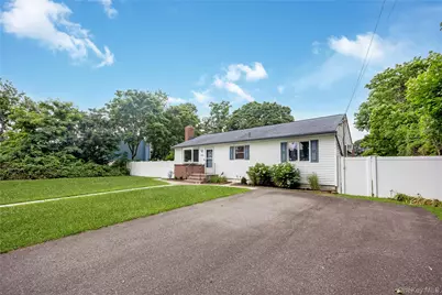 522 Amsterdam Avenue, Patchogue, NY 11772 - Photo 3
