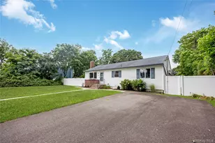 522 Amsterdam Ave, Patchogue, NY 11772 - Photo 3